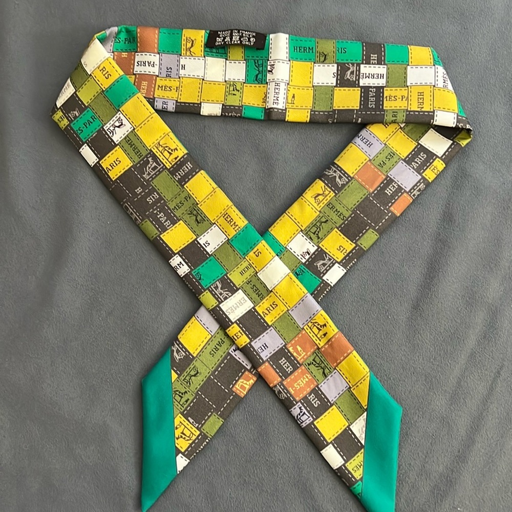 Hermes scarf 33x2”
Wore one time only, excellent condition